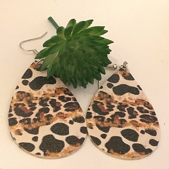 Leopard Print Earring, Animal Print Jewelry, Leopard Earring, Gift Idea, Safari - Picture 1 of 5